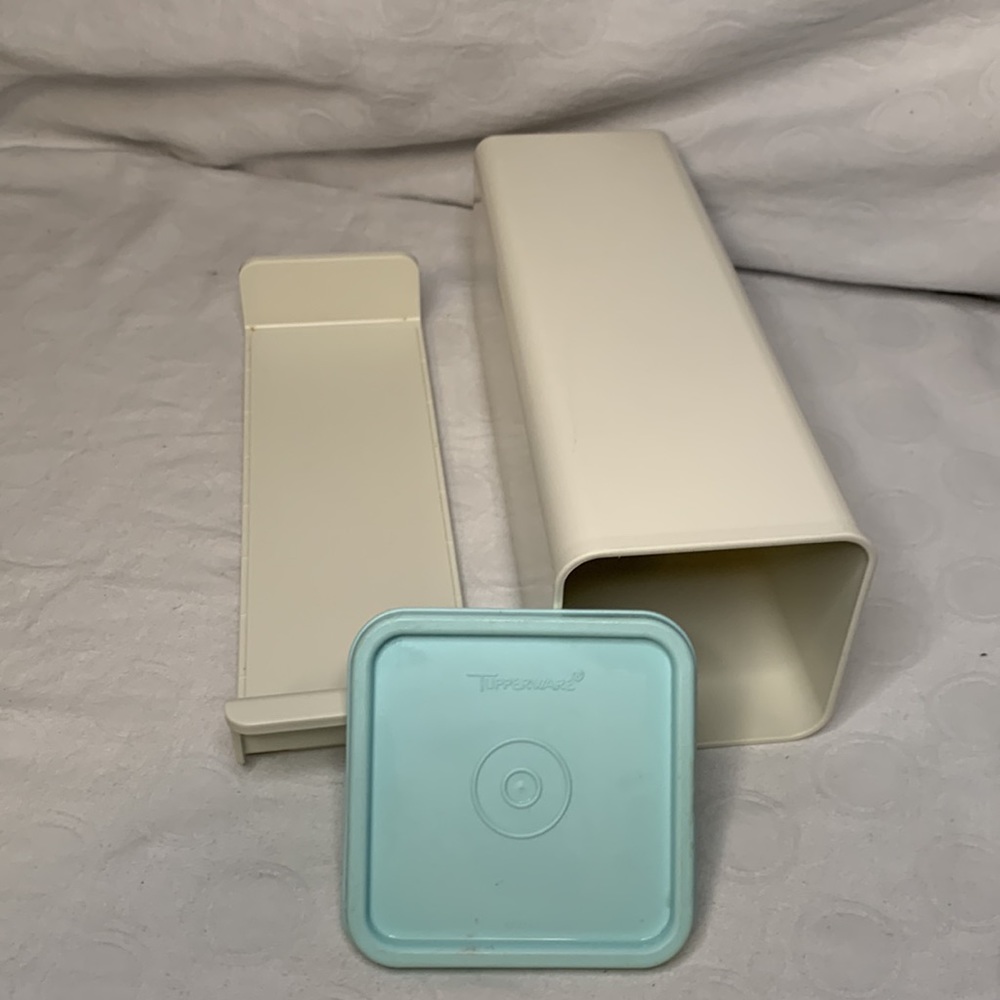Tupperware White and Blue Food Storage Set For Cheese